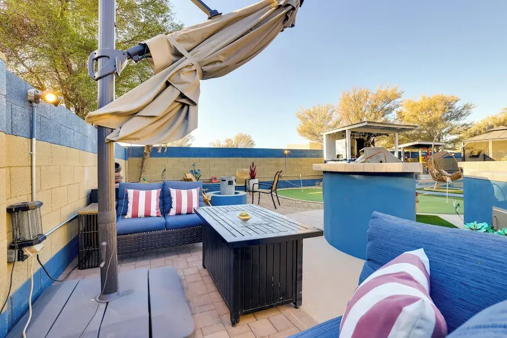 Putting Green & Hot Tub: Goodyear Retreat!