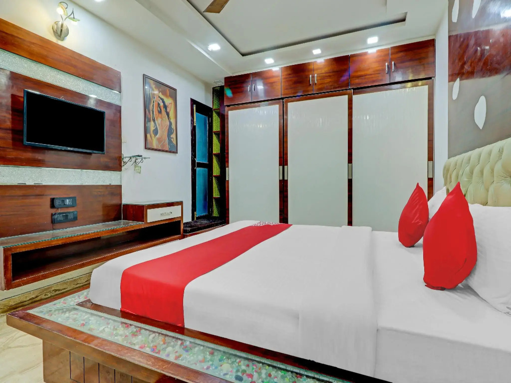 OYO 78950 Hotel Grand Velly