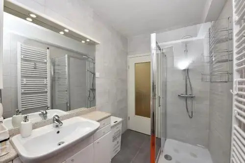 Apartments Lavizatić 266