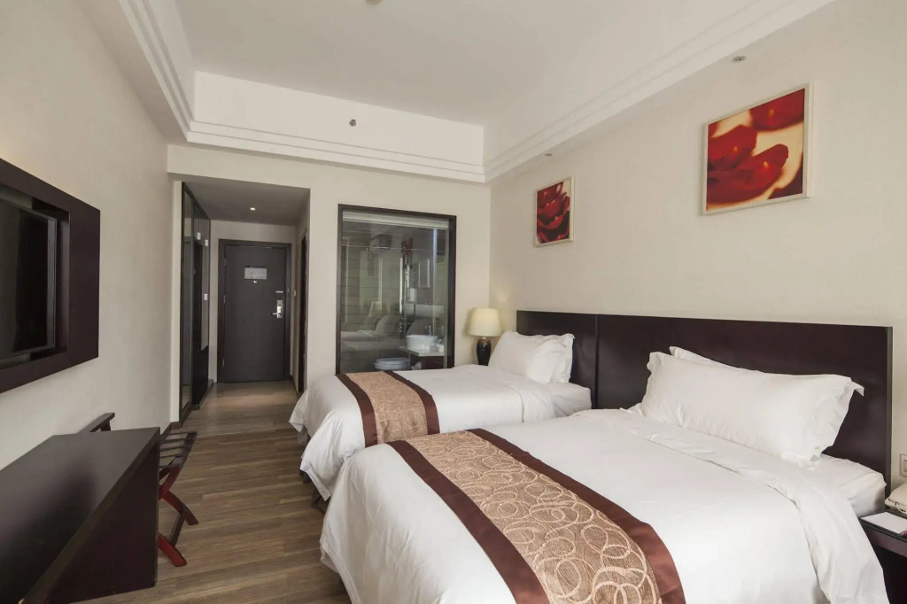 Zhuhai Aqueen Hotel