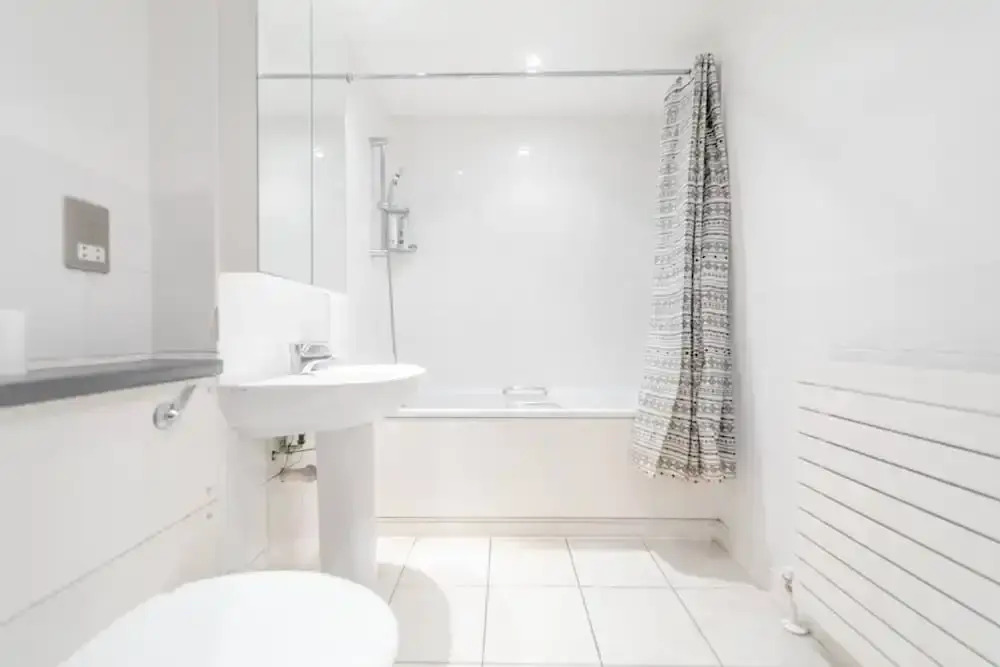 Spacious 2 Bedroom Apartment Near White City