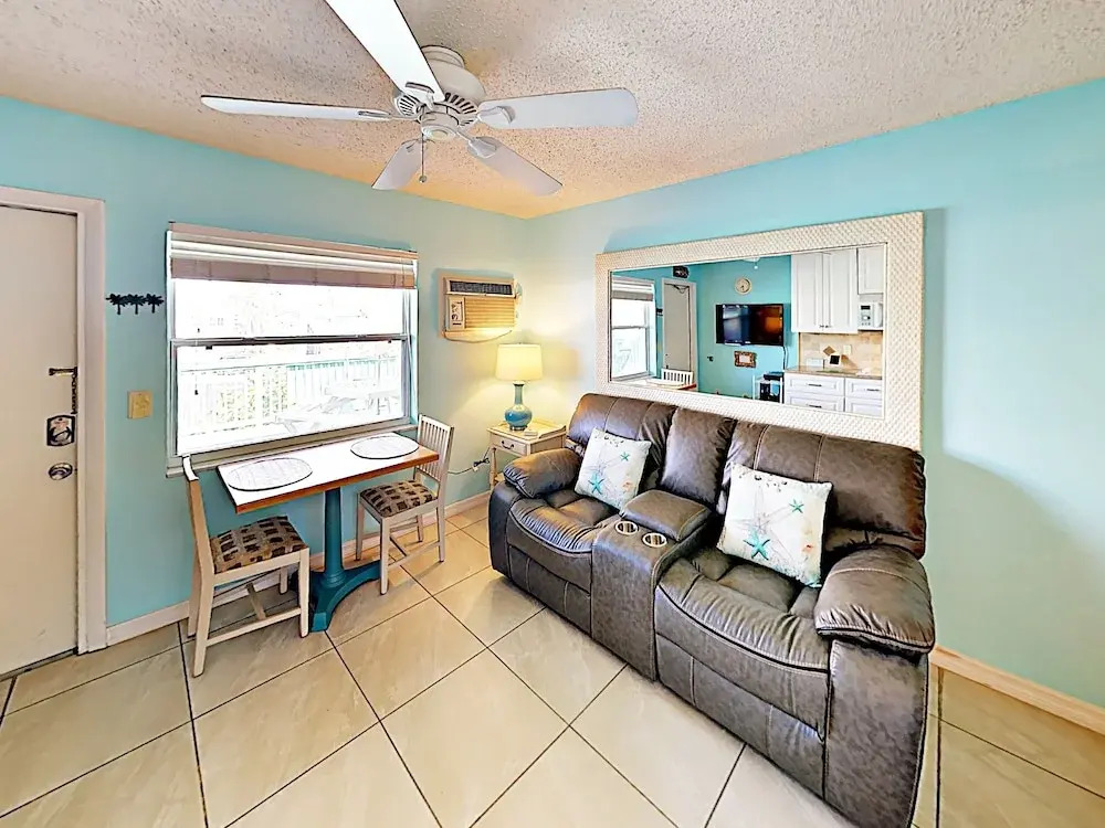 2700 Gulf Blvd 5E Condo 1 Bedroom 1 Bathroom Condo