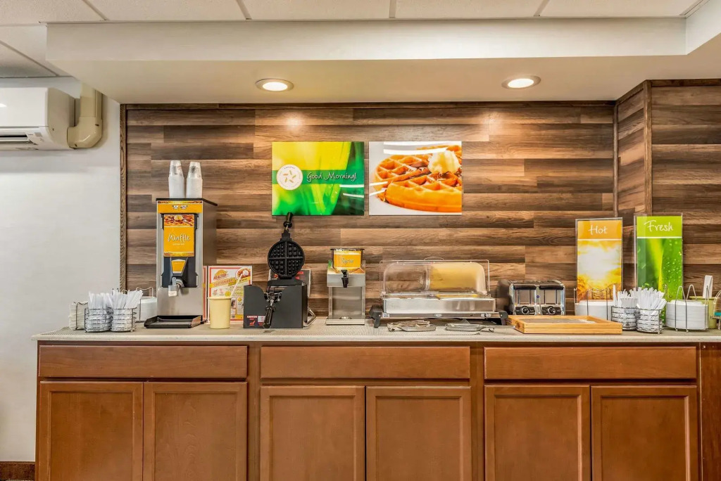 Red Lion Inn & Suites Bucyrus North