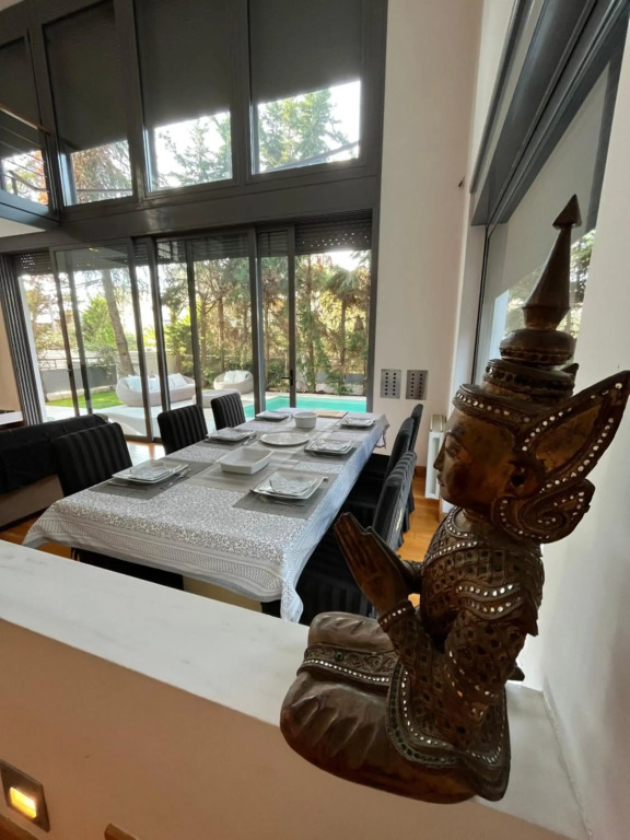 Ultra-Modern Living, Luxe 4BR with Private Outdoor Pool
