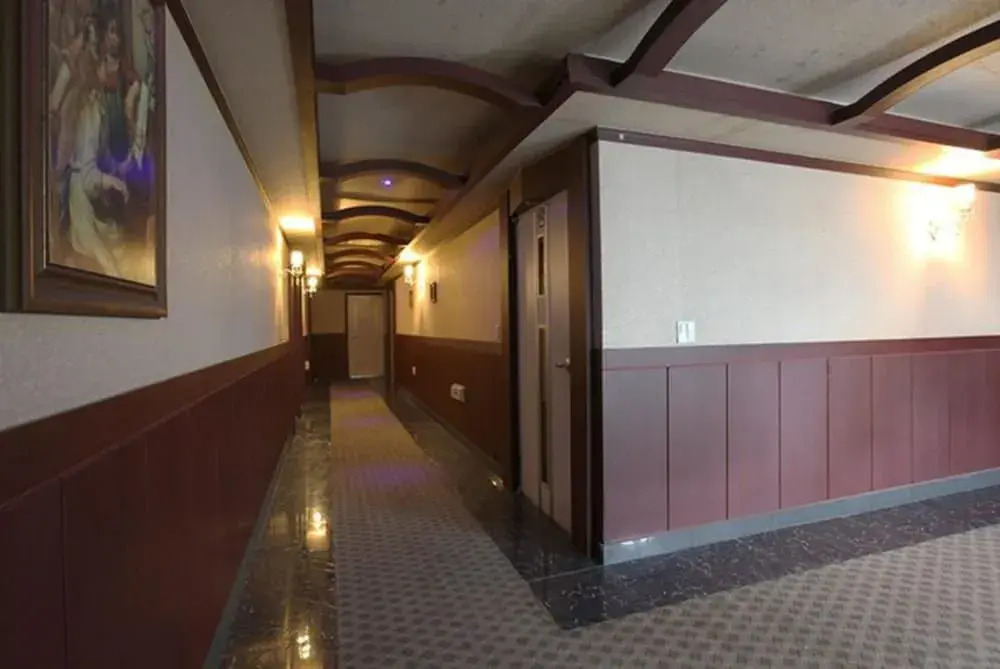Motel Nine