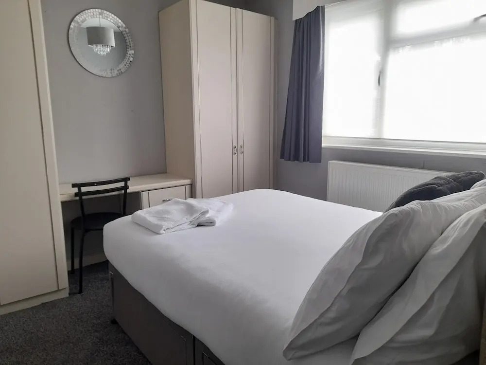 Bright 4-bed House 15 min to Manchester Centre
