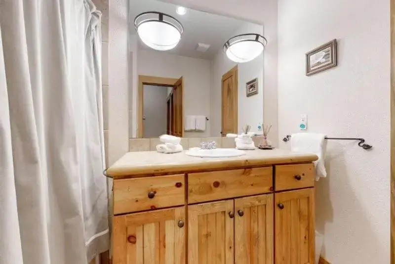 Keystone Ski Tip Town Homes 3 Bedroom Town House, Private Garage on Shuttle Route