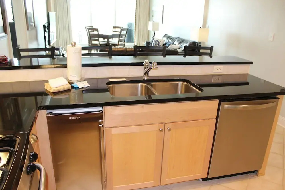 Whar305x 2 Bedroom Condo