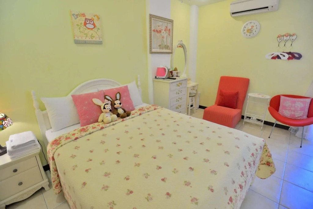 White Cotton Candy Homestay