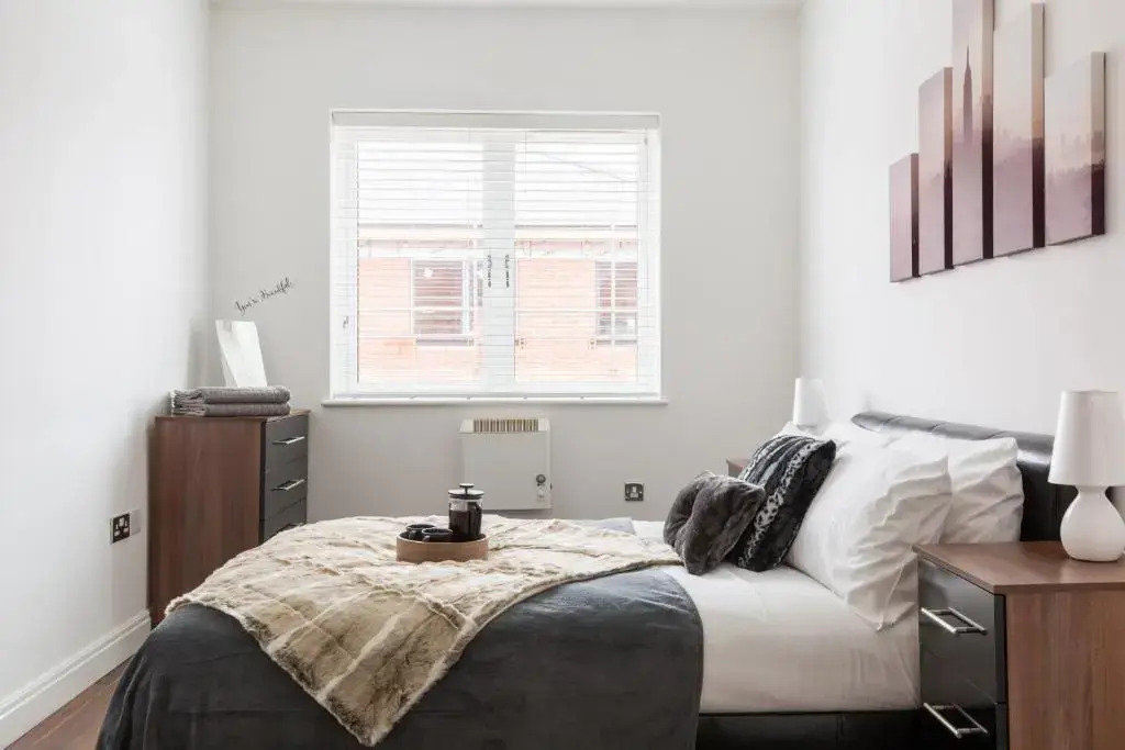 Zen Modern 2 Bedroom Apartment close to city centre ideal for a group of 4-6