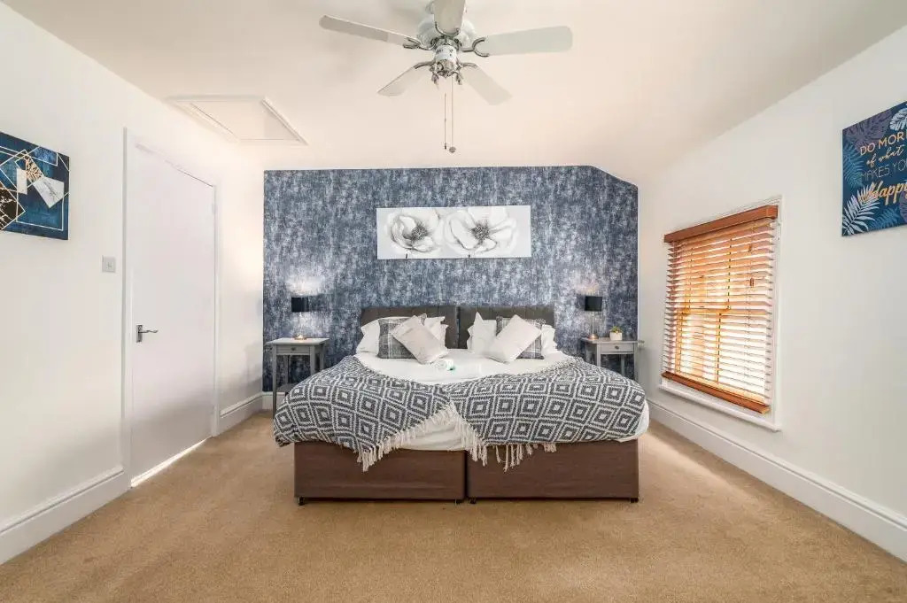 Spacious Contractor House for Large Groups - Private Parking