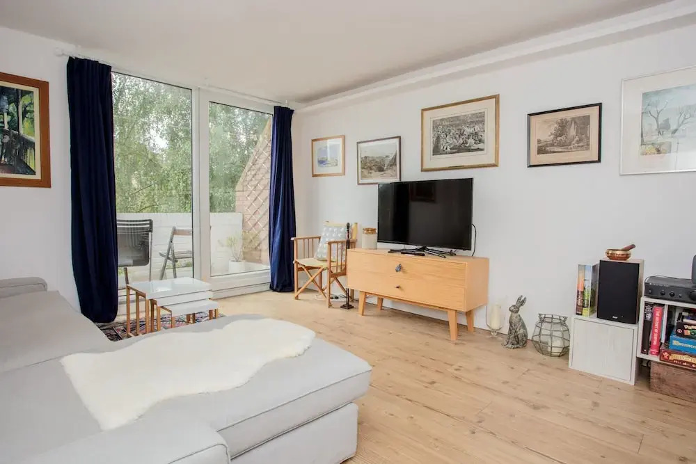 Spacious 2 Bedroom Flat With Communal Garden