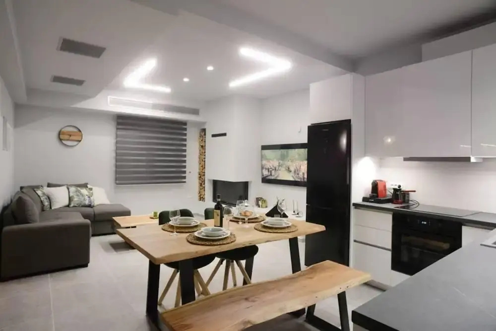 Damona 2BR Luxury Home With Garden
