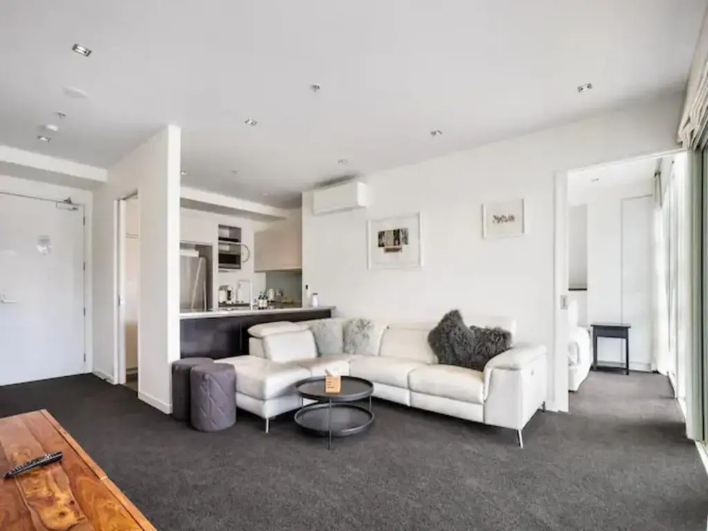 Stunning 2BR + Viaduct Views+Parking Zodiak Stays