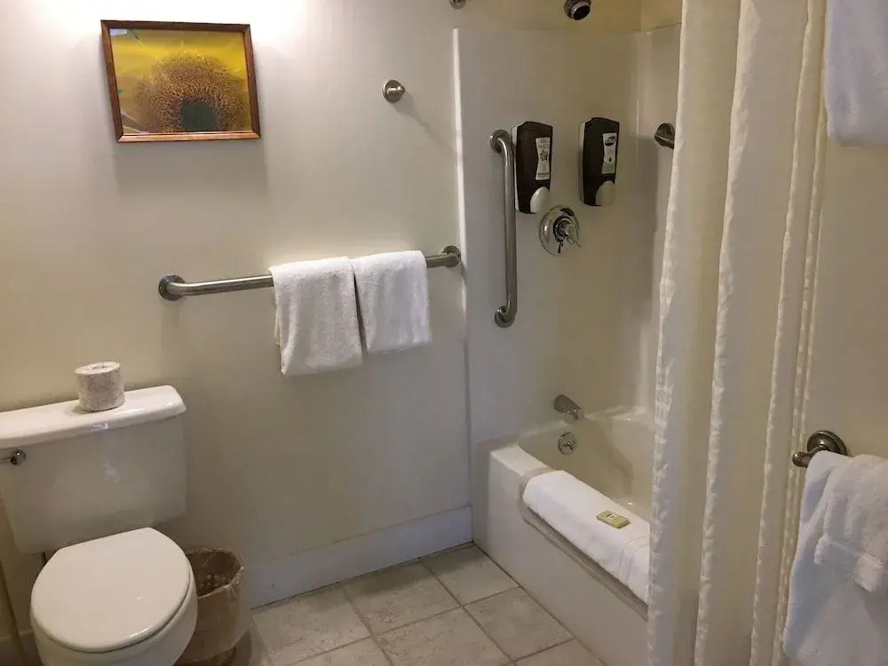 Camden Riverhouse Hotel and Inn