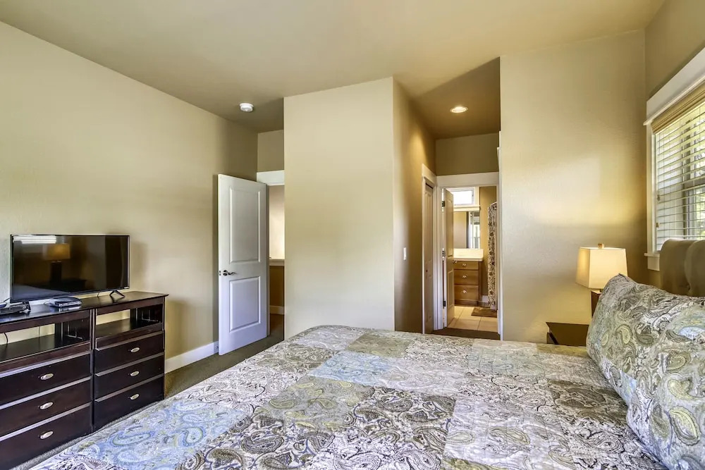 Big Canyon Home with Pool, Hot Tub, and Deschutes River Trail Access by RedAwning