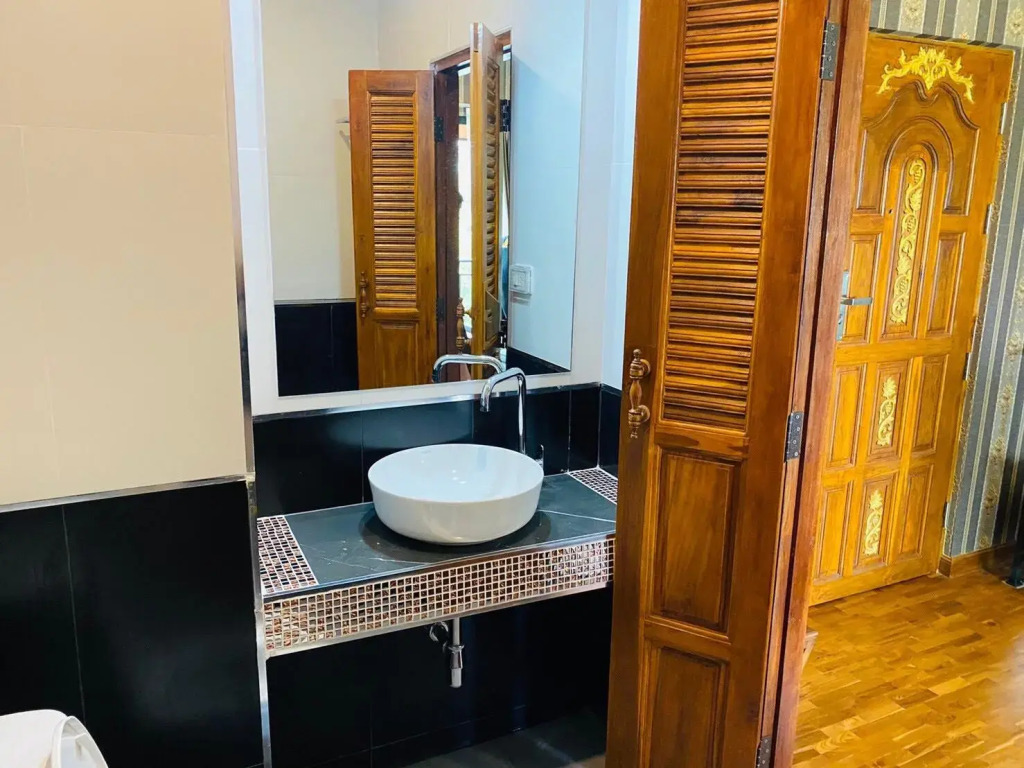 The Warmth Hotel (SHA Extra Plus)