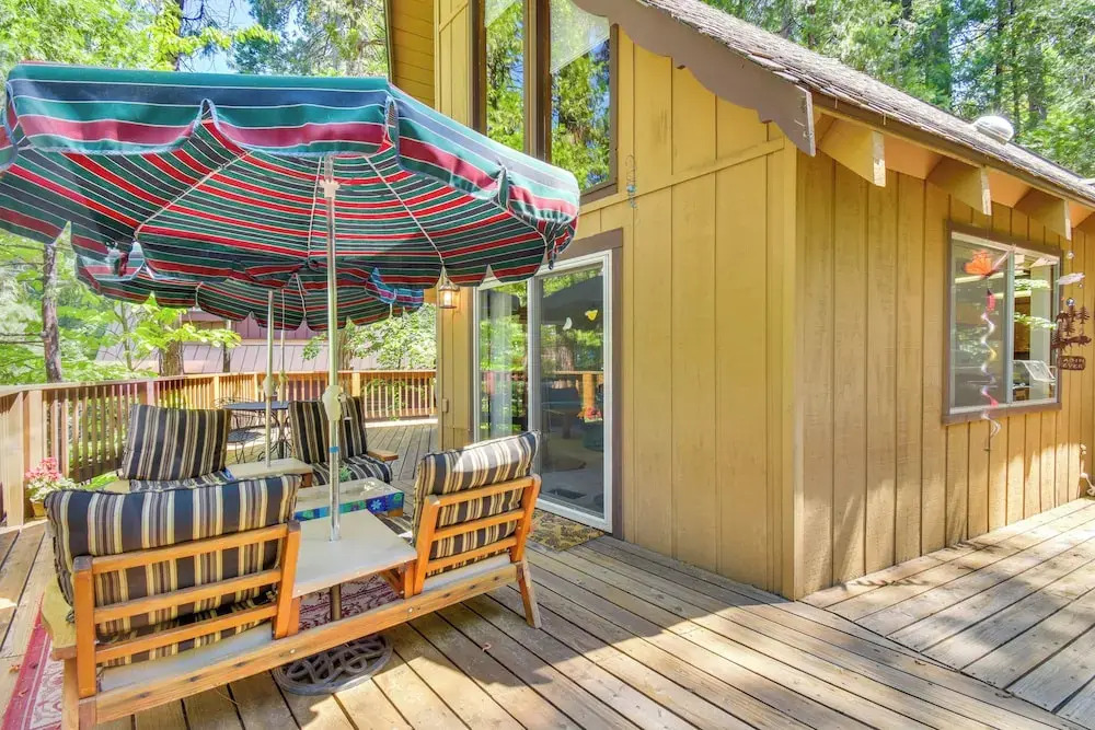 Walk to Fly-in Lake: Blue Lake Springs Cabin!