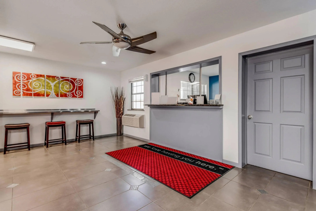 Econo Lodge Inn & Suites Enid South