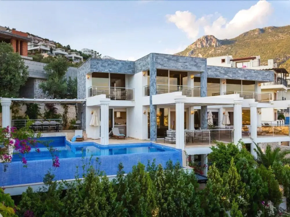 Ada Villa