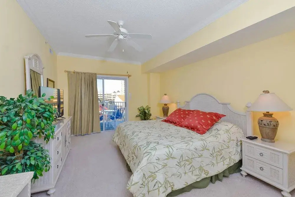 Astoria 402 by RedAwning