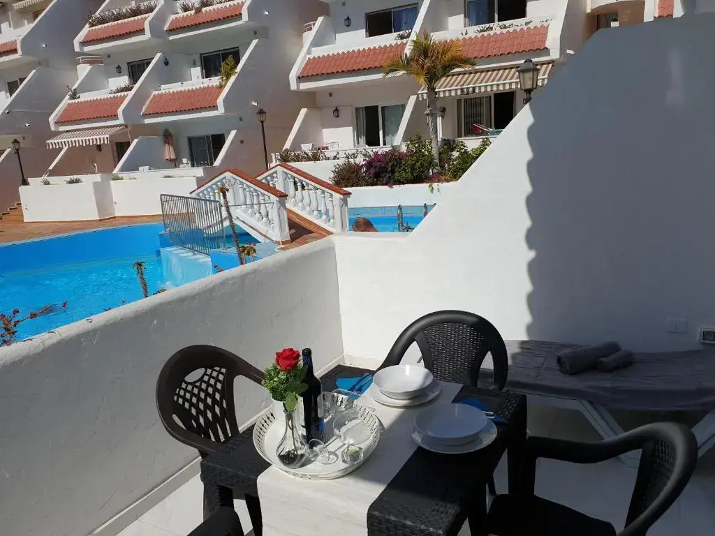 Casa Las Flores with heated pool, only 490 meters to the beach, balcony, wifi