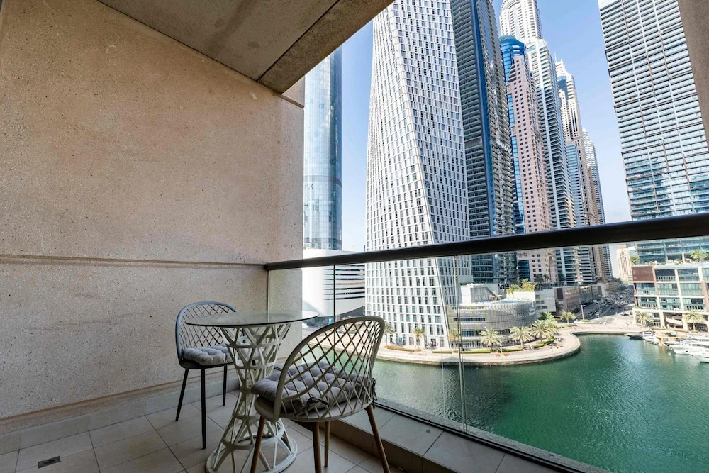 1BR Apt in Prime Location w Marina View Balcony