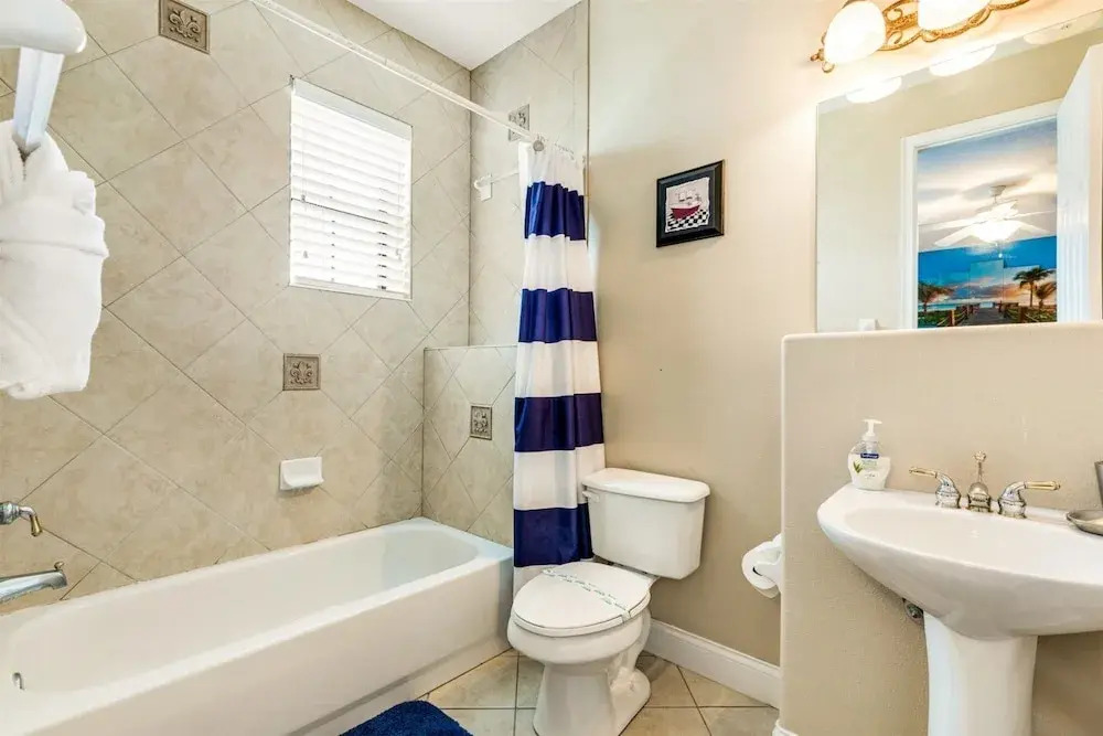Stunning Large 7 bed Home With Private Pool, Spa, Balcony, Cinema Room, Fitness Suite and Able to see the Disney Fireworks - 467