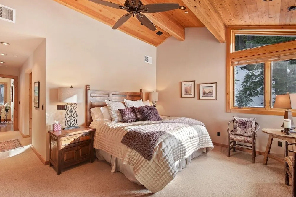 Wulf's Lodge at Olympic Valley Unwind in Hot Tub!