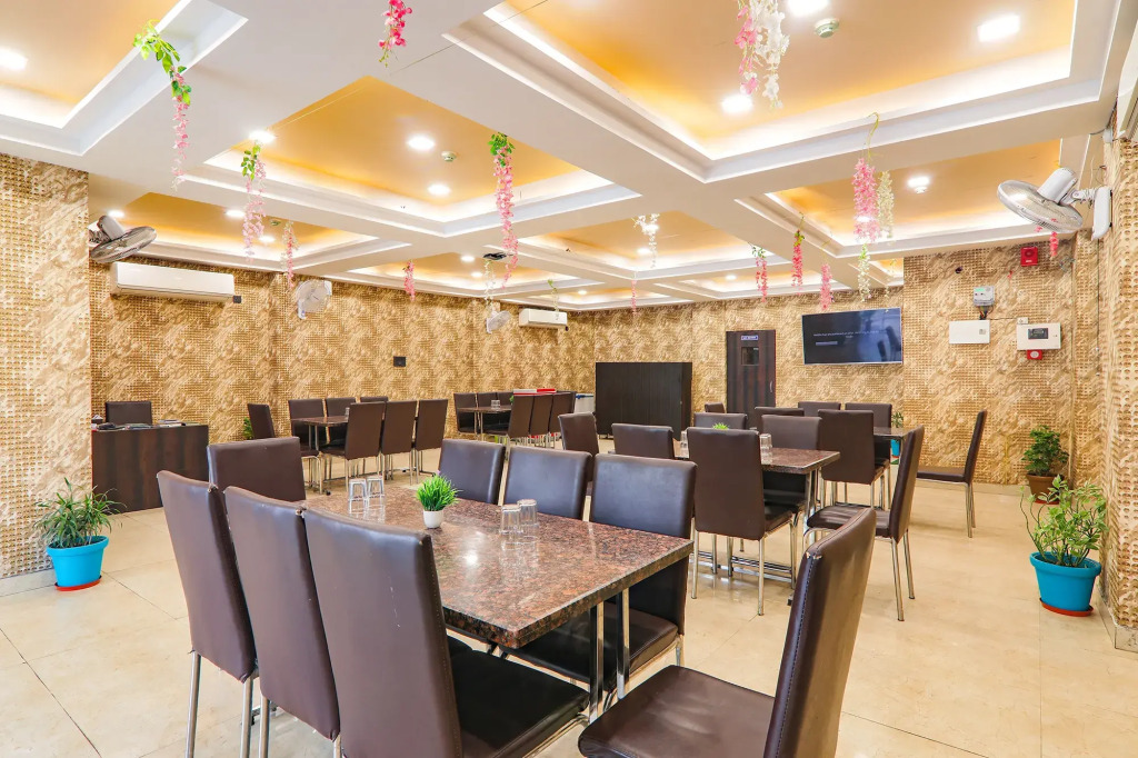 Capital O 70138 Hotel Jayati Oasis Inn