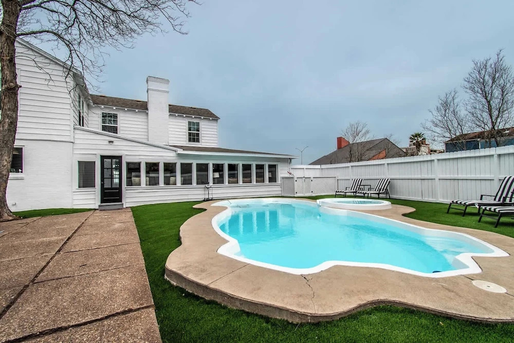 Coastal Oasis - Beautiful Ocean Views Awaits
