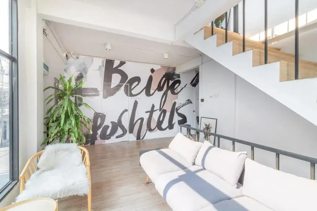 Beige Poshtels + Netflix