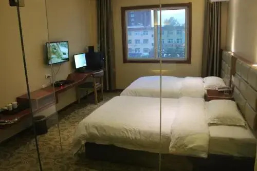 Longyue Hotel Huayin