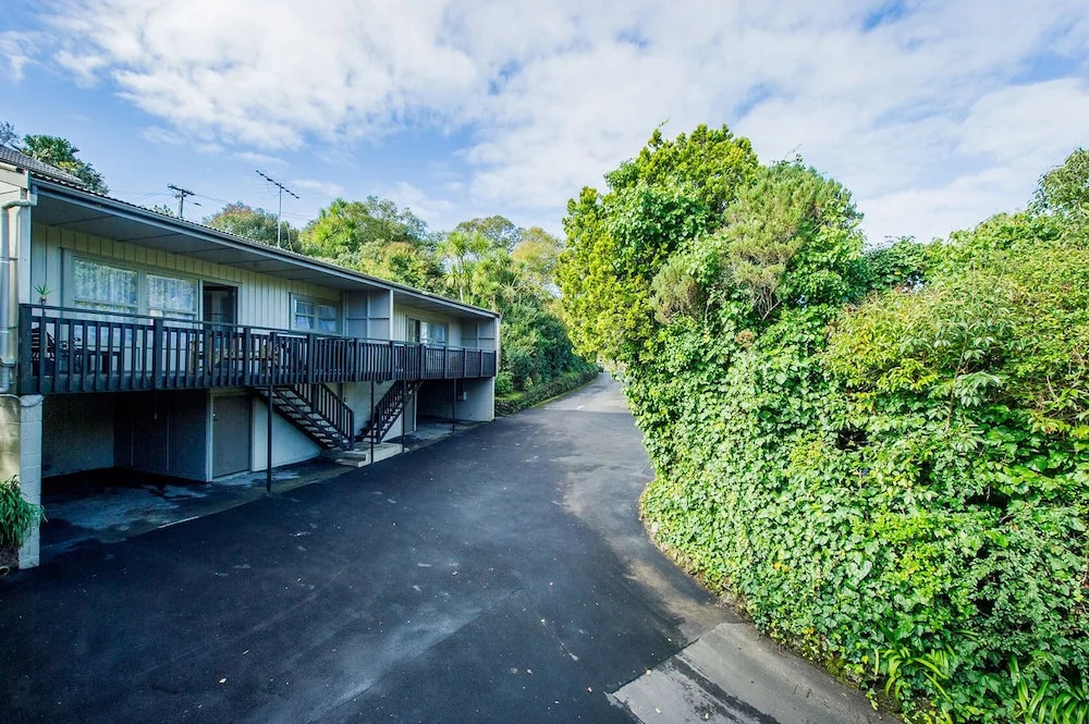 Touchwood Motor Inn & Inner City Camping Ground