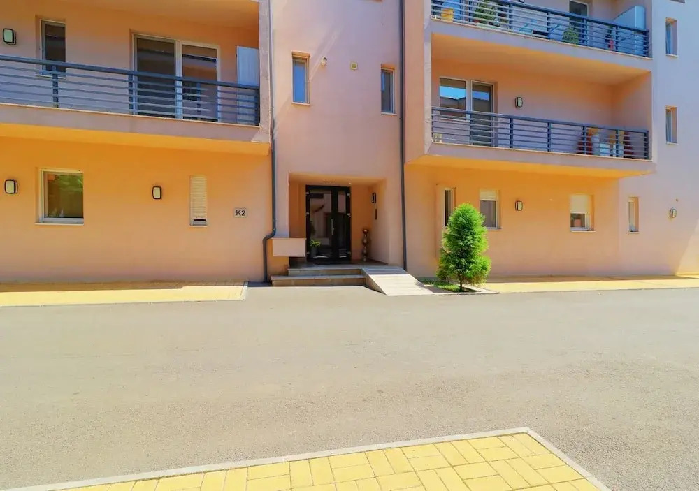Garden Apartment close to Airport
