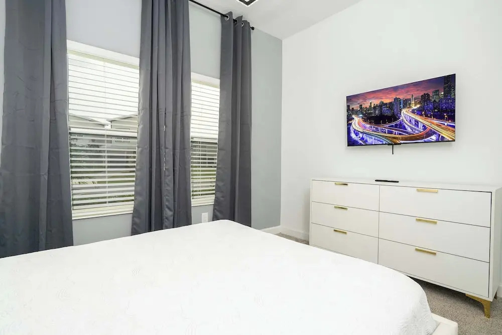 Stunning 4Bd W/ Pool @ Storey Lake 4239