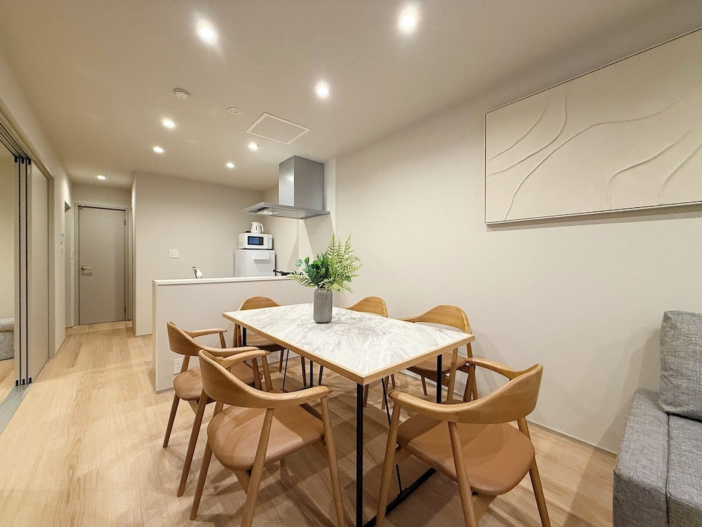 THE SAKAI SUITE by b hotel - New Spacious Apartments