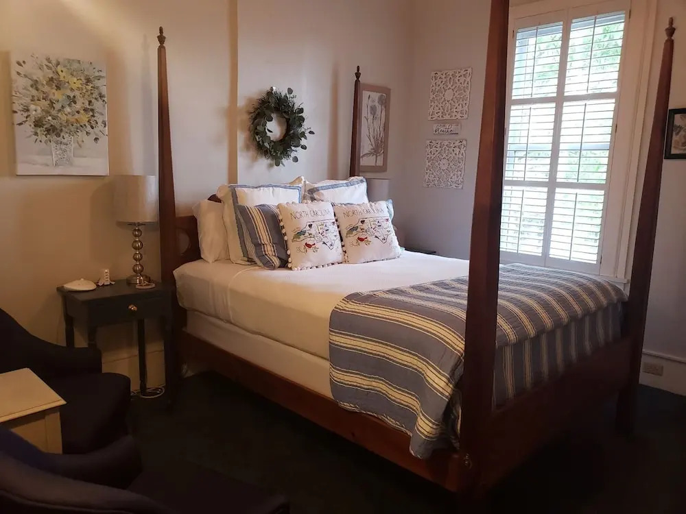 Pecan Tree Inn