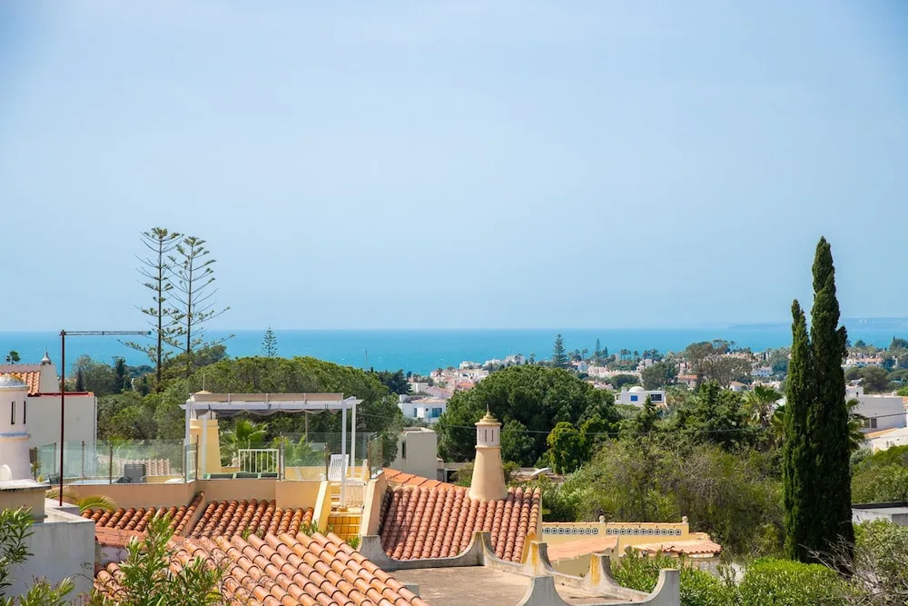 67 adm 3 Bedroom Villa Walking Distance to Carvo