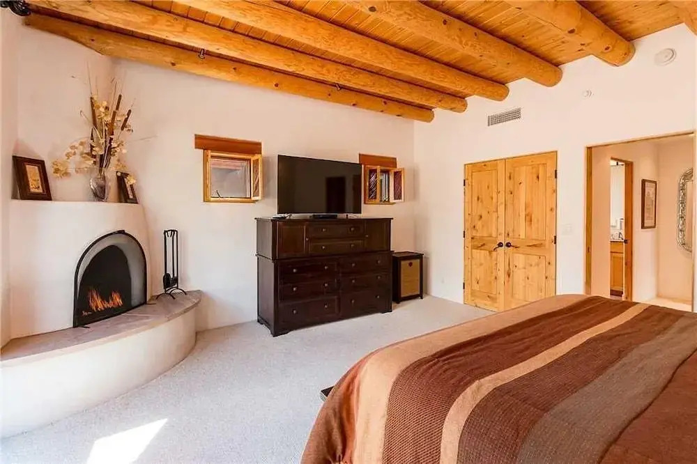 Bishop's Villa K, 3 Bedrooms, Pool Access, Fireplace, Wi-Fi, Sleeps 6