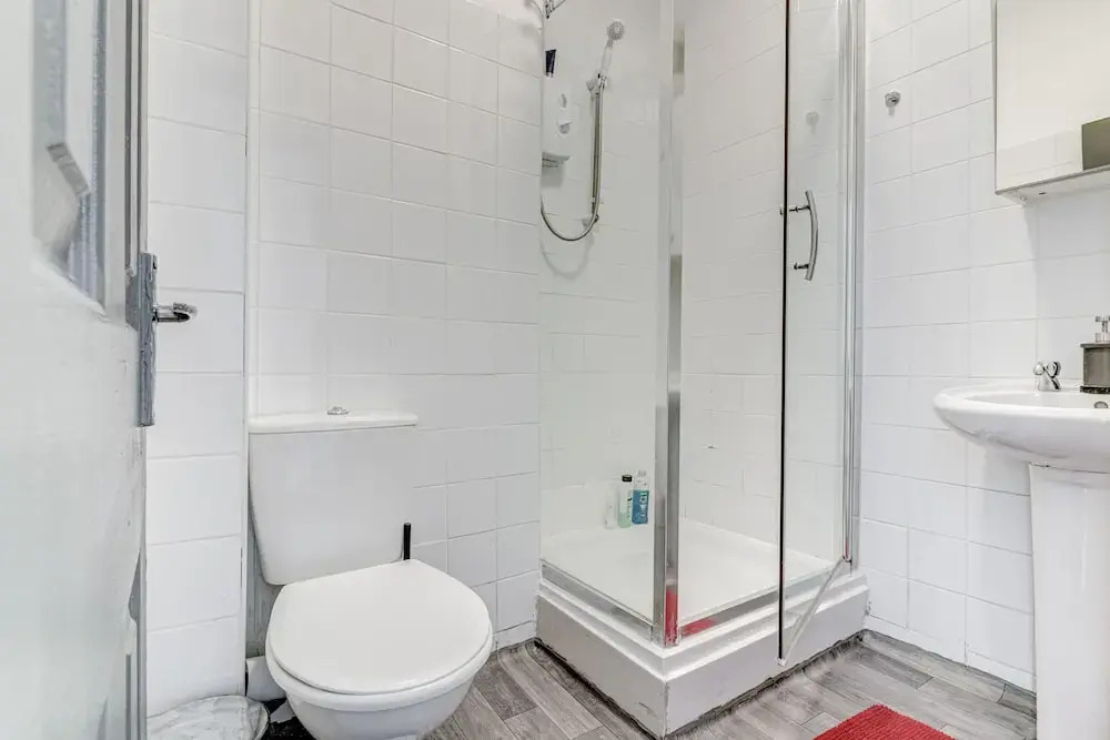 2 Bedroom Apartment 1st Floor Central London
