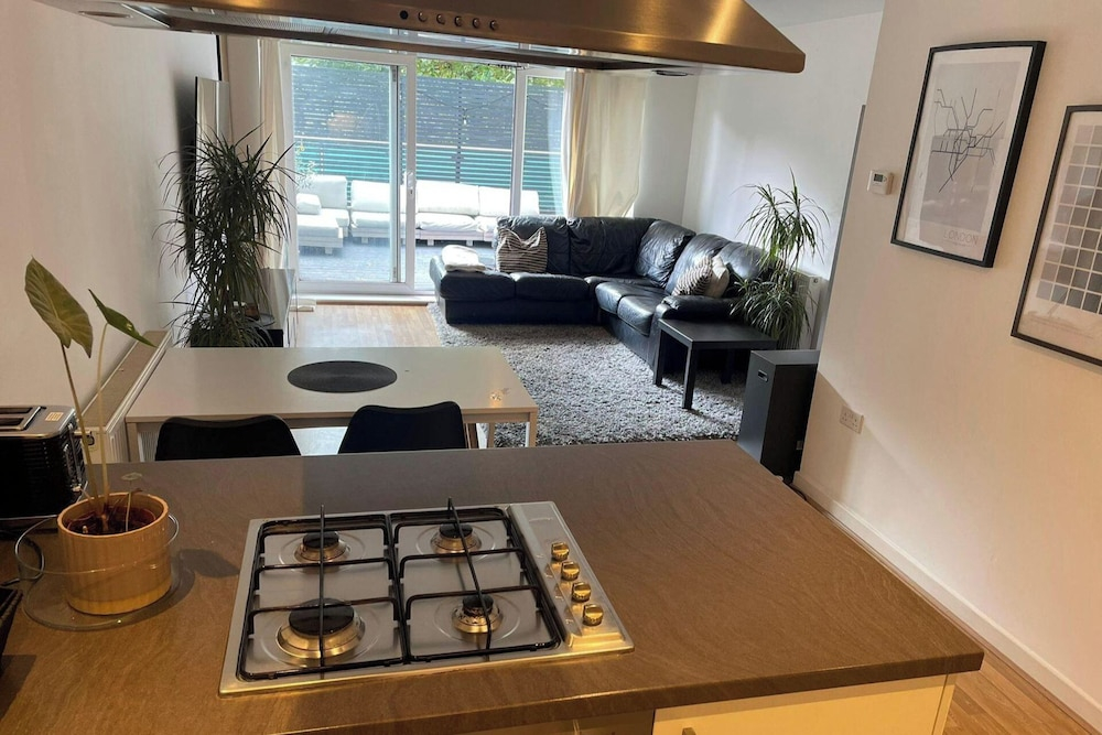 Cosy one Bedroom With Roof Terrace - London Charm