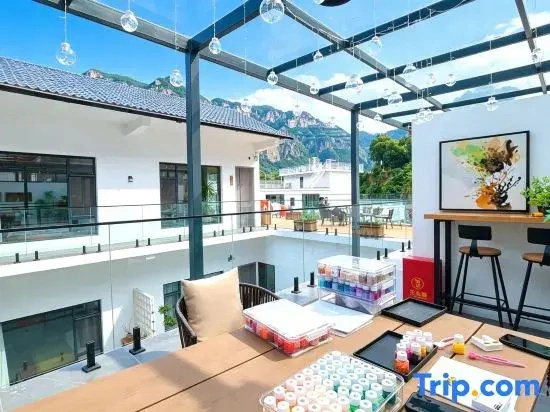 Huguan Mountain Trail Diary Designer Homestay