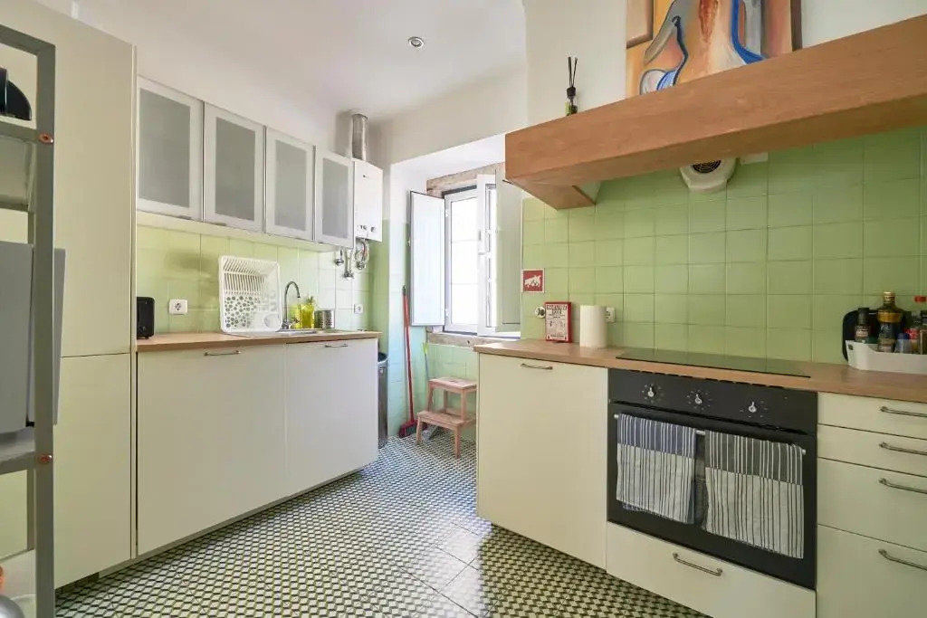 Elegant Riverview Apartment in Historical Lisbon