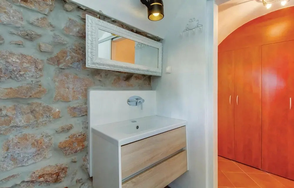 Beautiful Home in Mali Losinj With Wifi and 1 Bedrooms