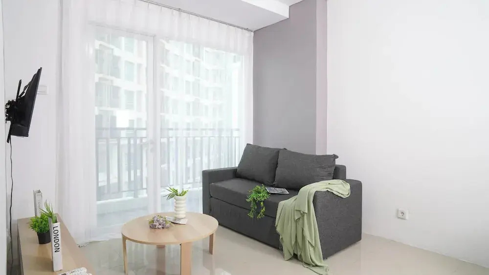 Modern 2Br With Service Room Apartment Woodland Park Residence