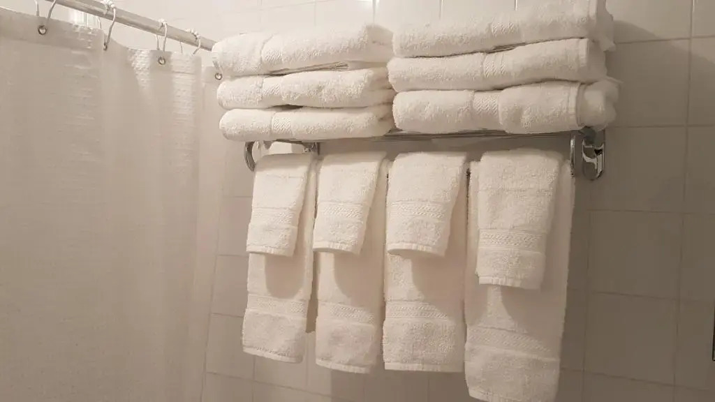Cozy 2-Bedroom Apartment #25 by Amazing Property Rentals