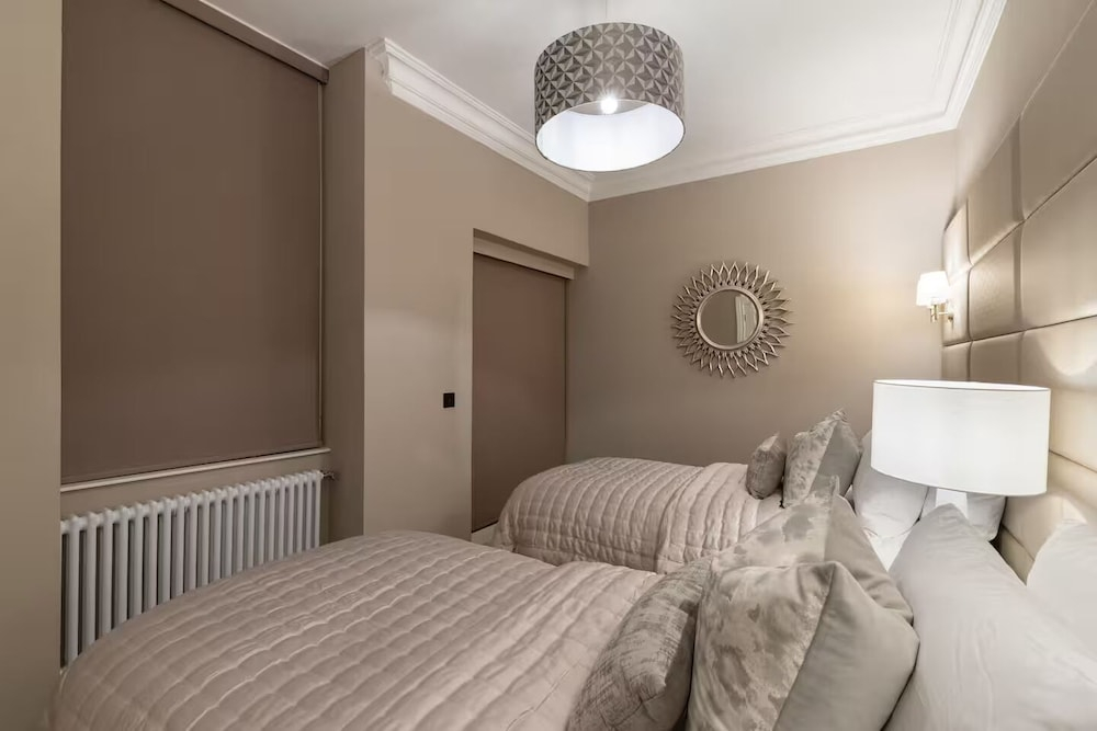 Luxury Georgian City Retreat 5-Star Location