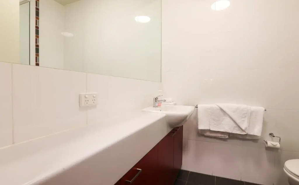 Alston Apartments Hotel