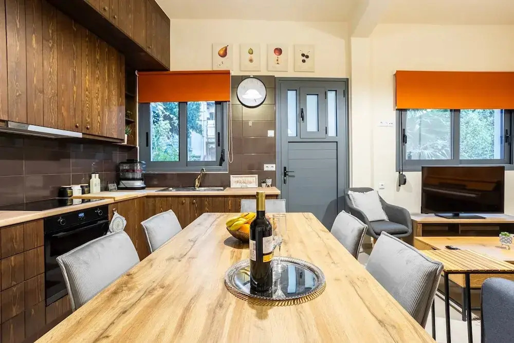 Jeannette s Seaside Getaway - Kalamata Urban Gem